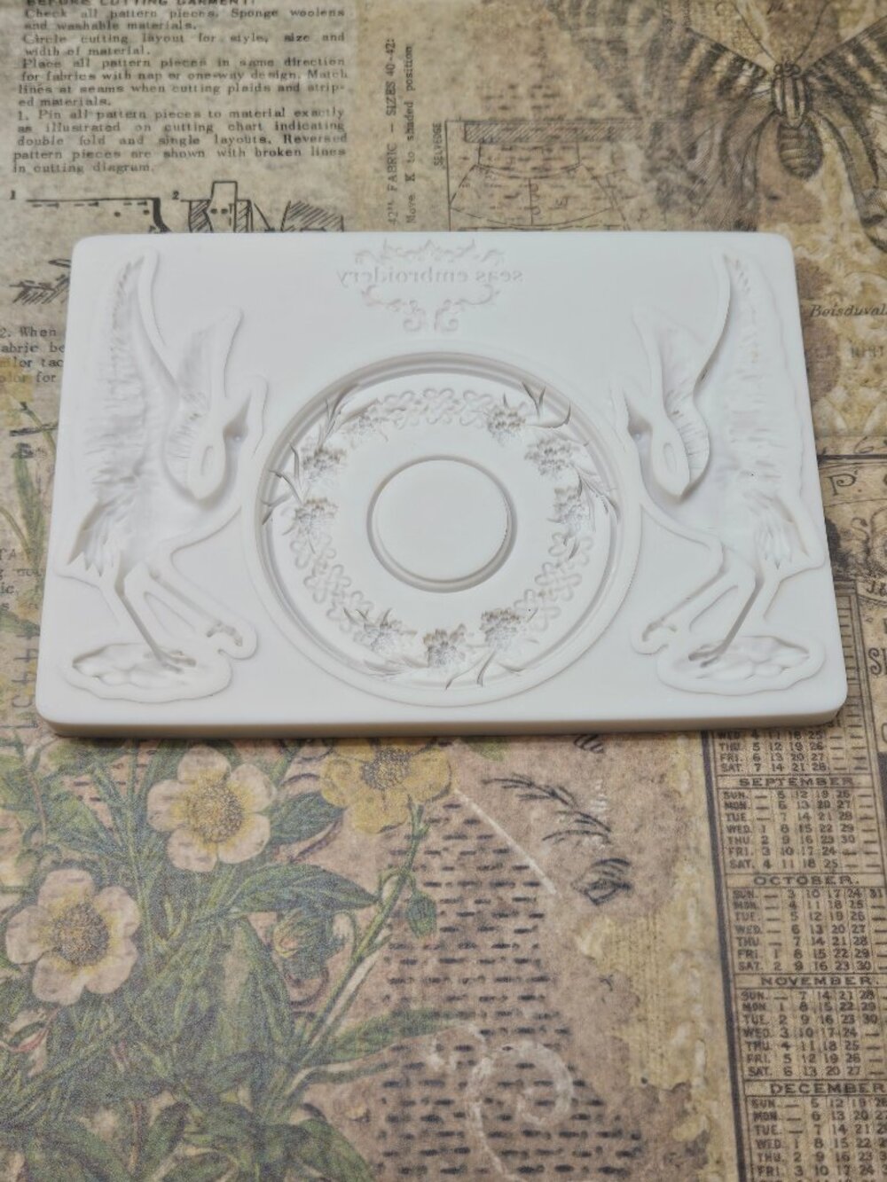 Cranes and floral medallion silicone mold - Picture 10 of 12